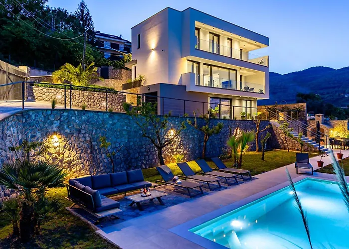 K With A Heated Pool, Gym, Sauna, Astonishing Sea View *