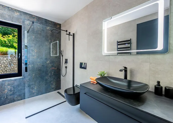 K With A Heated Pool, Gym, Sauna, Astonishing Sea View Villa *