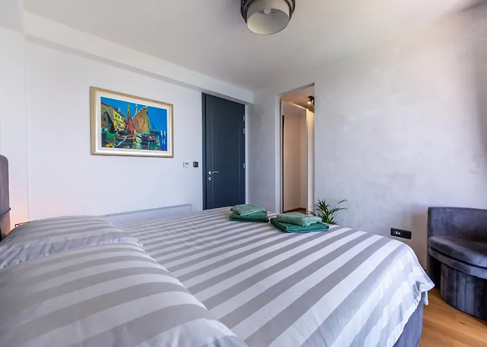 K With A Heated Pool, Gym, Sauna, Astonishing Sea View *