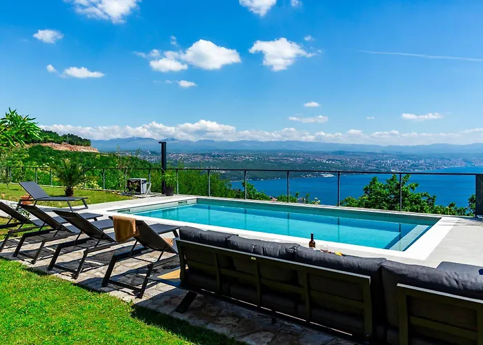 K With A Heated Pool, Gym, Sauna, Astonishing Sea View *