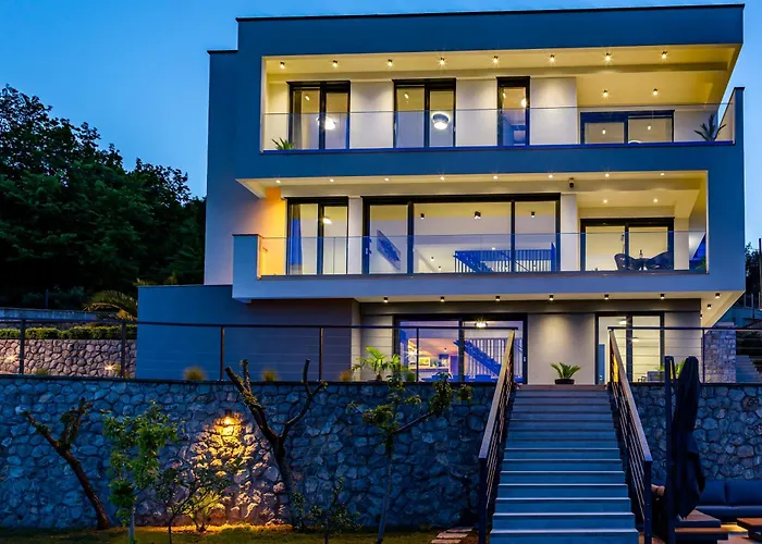 K With A Heated Pool, Gym, Sauna, Astonishing Sea View