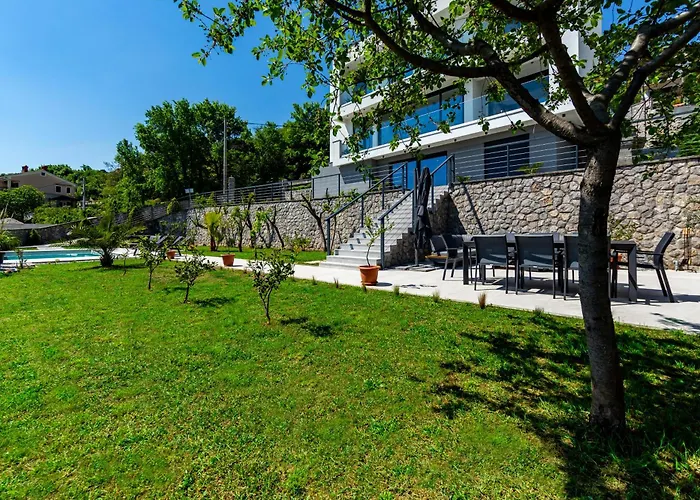 K With A Heated Pool, Gym, Sauna, Astonishing Sea View *